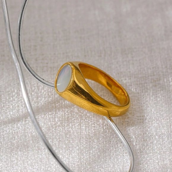 New 18K Gold Plated Mother Of Pearl Signet Ring - Picture 4 of 7